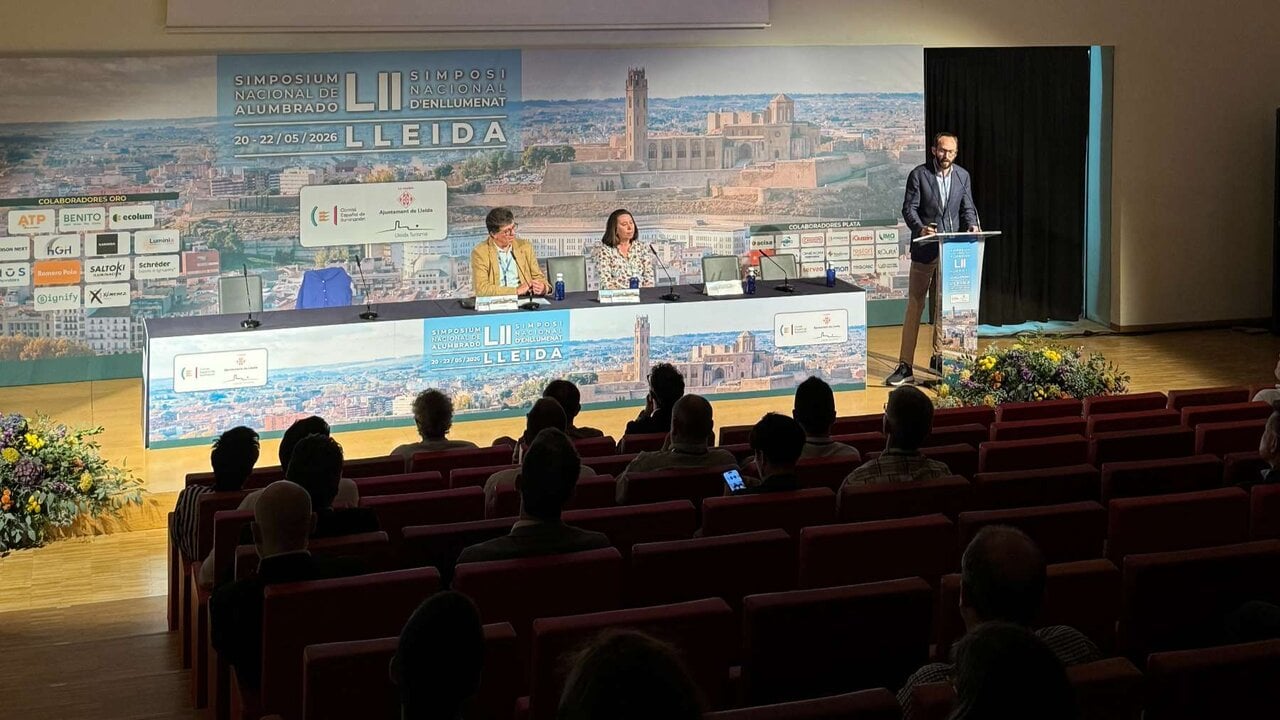 Guillermo Redrado, vicepresidente de la compañía, impartió su presentación
sobre el buen uso de las temperaturas de color ultracálidas. CEDIDA
