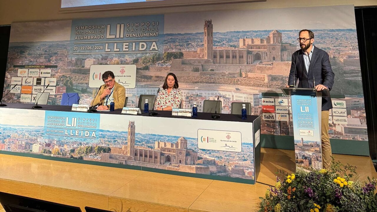 Durante su intervención, Guillermo Redrado destacó cómo, realizando un
análisis correcto del espectro, las temperaturas de color ultra cálidas son claves
a la hora de reducir la contaminación lumínica. CEDIDA