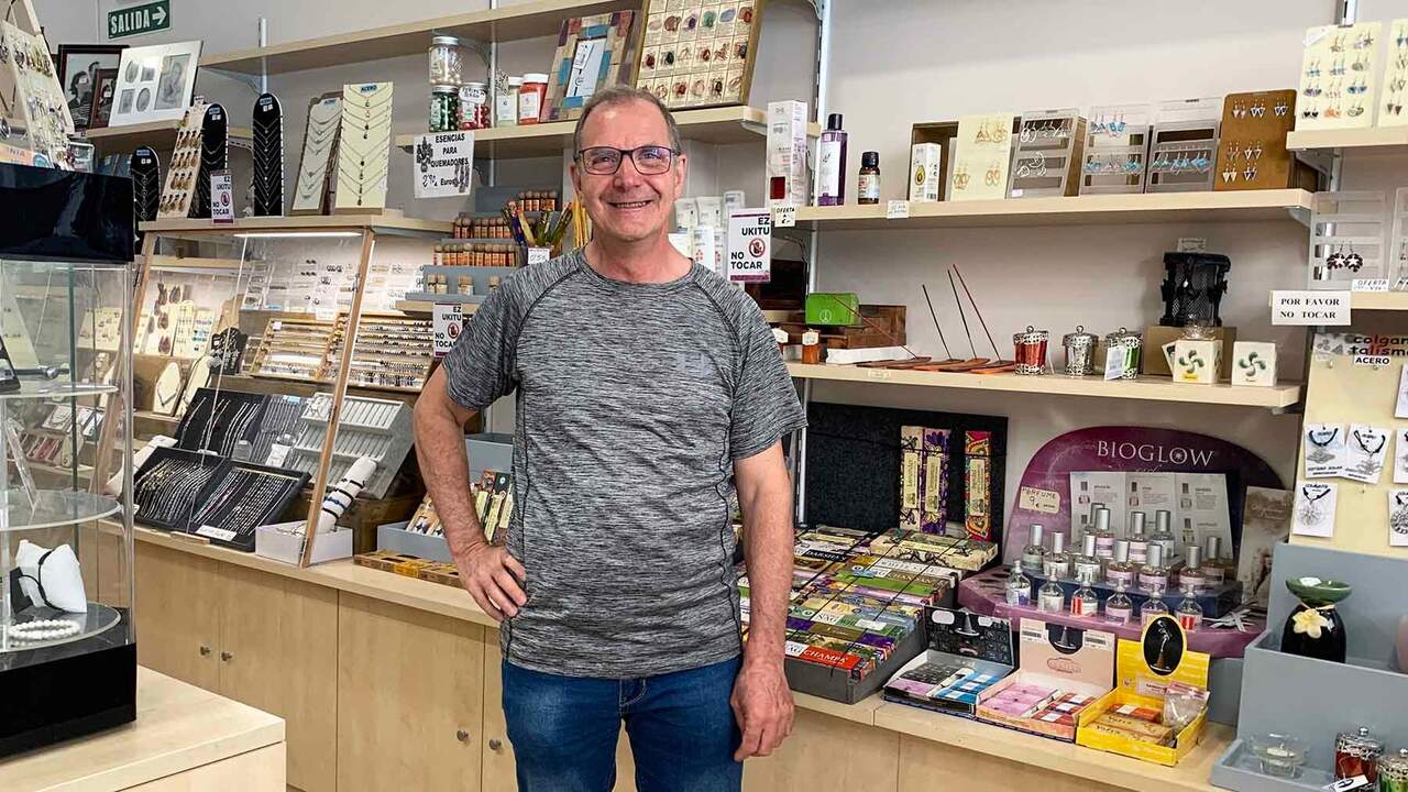 El pamplonés que cierra su tienda de regalos después de tres décadas: “Algún año no he tenido ni vacaciones”