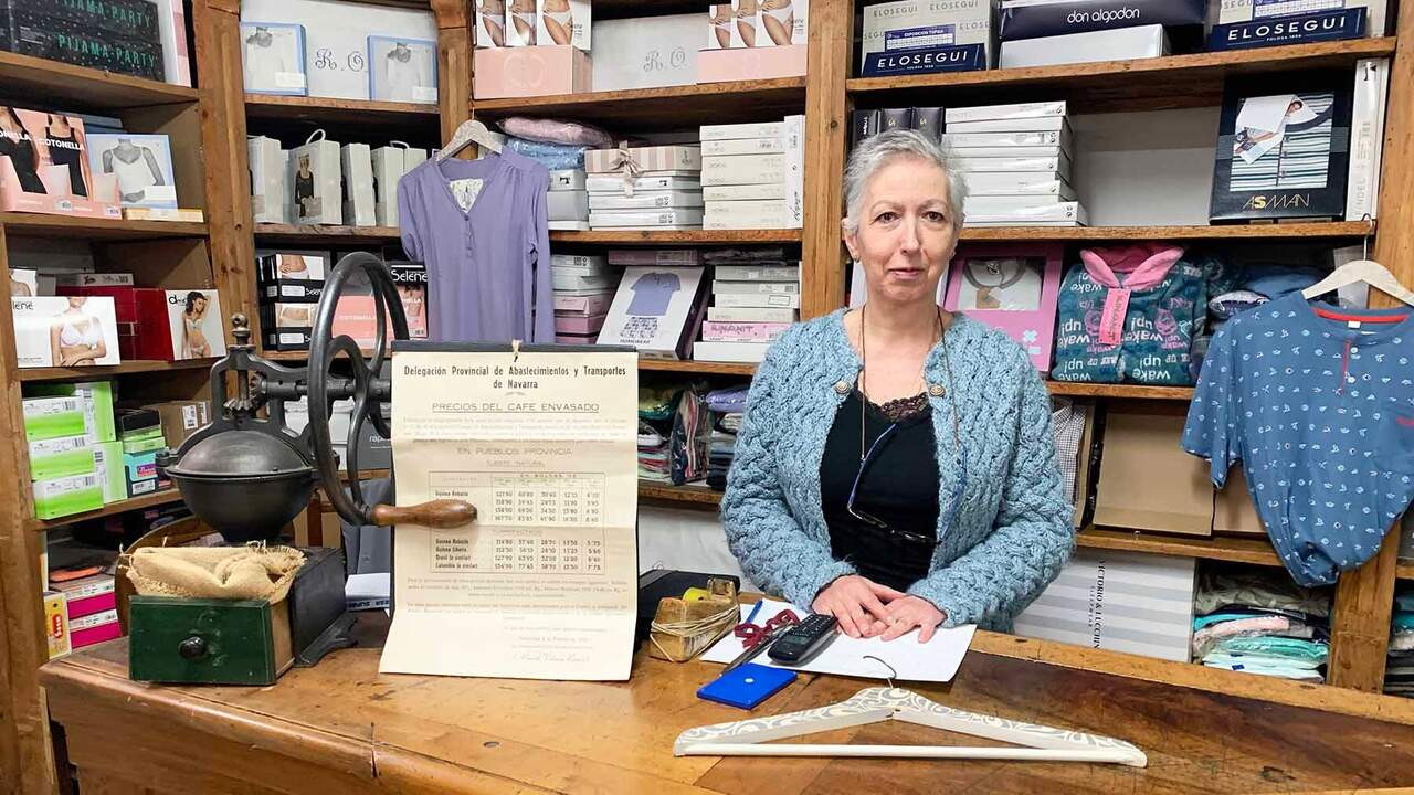 Marisa mantiene viva una tienda con 206 años de historia en Navarra: “Lo llevamos en la sangre”