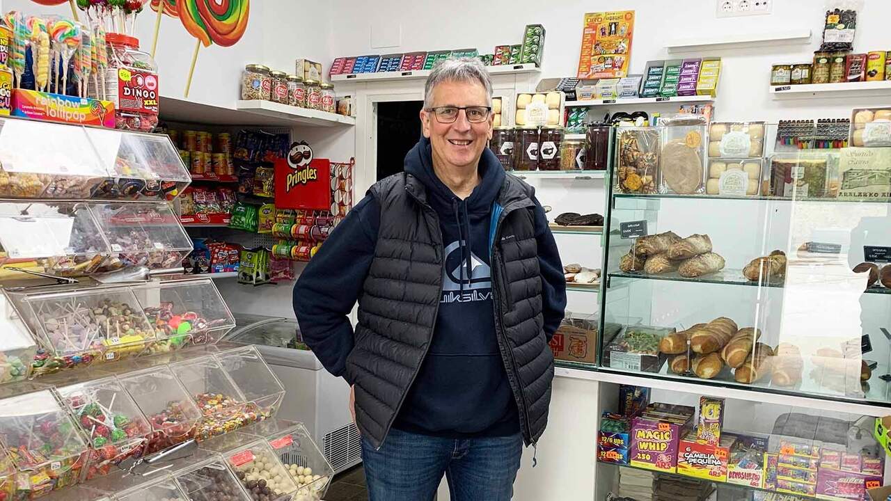 La tienda de un pueblo de Navarra que enamora y resiste a las grandes supermercados con su pan de masa madre de Ochagavía