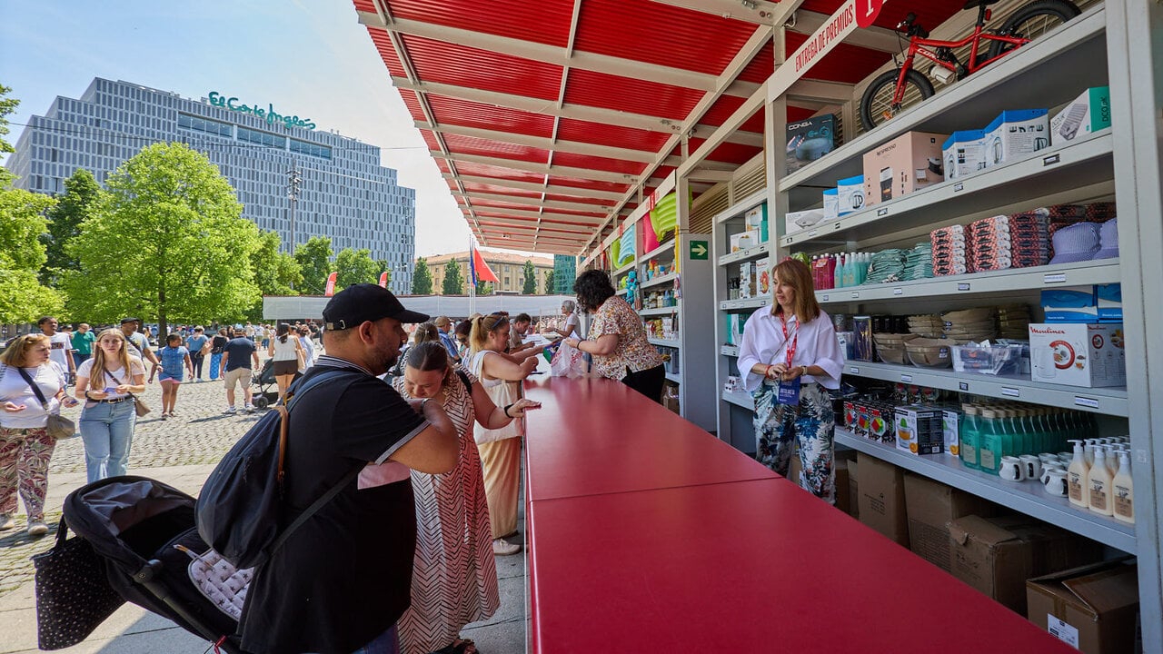 La popular Tómbola de Cáritas en Pamplona afronta el calor con nuevo horario y premios renovados