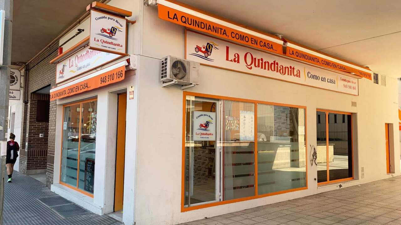 El pollo asado con patatas para llevar que triunfa en un restaurante muy cerca de Pamplona