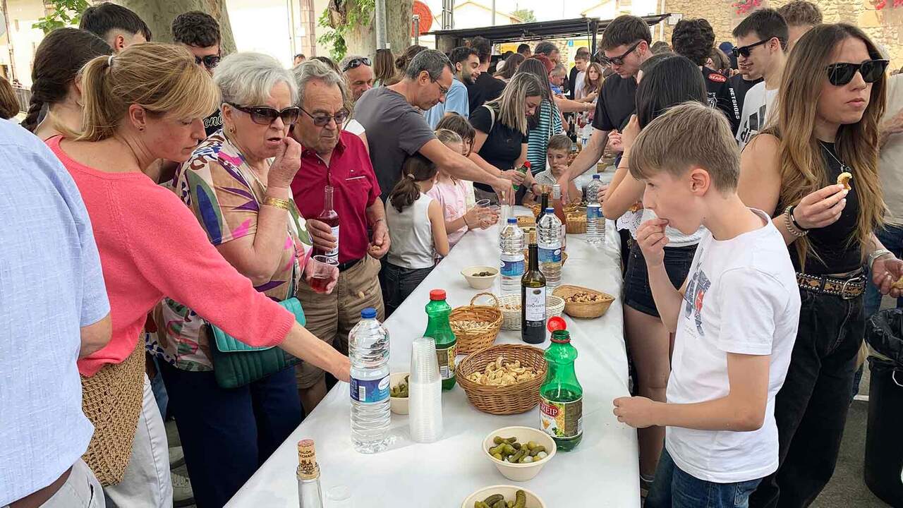 Murieta celebra la fiesta del mayo con carrera ciclista, aperitivo y m&uacute;sica en el front&oacute;n. Navarra.com