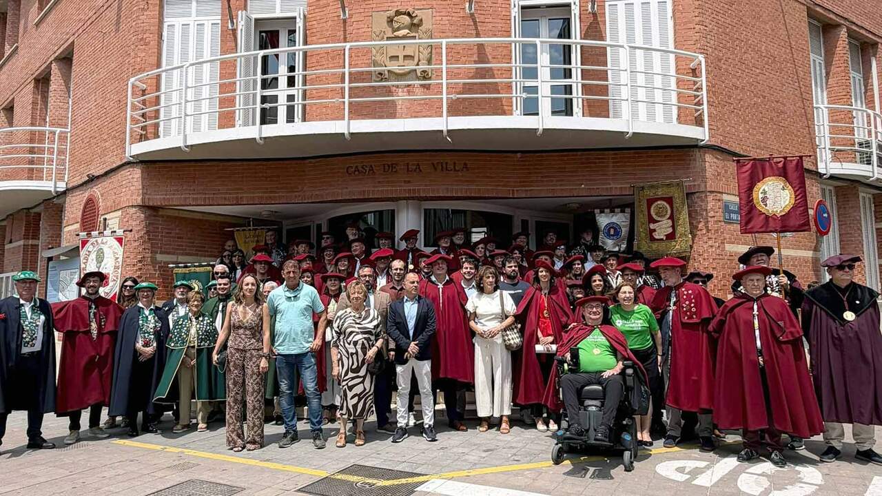 La Cofradía del Vino de Navarra honra en Fustiñana en su gran día a nuevos cofrades y reconoce a ANELA