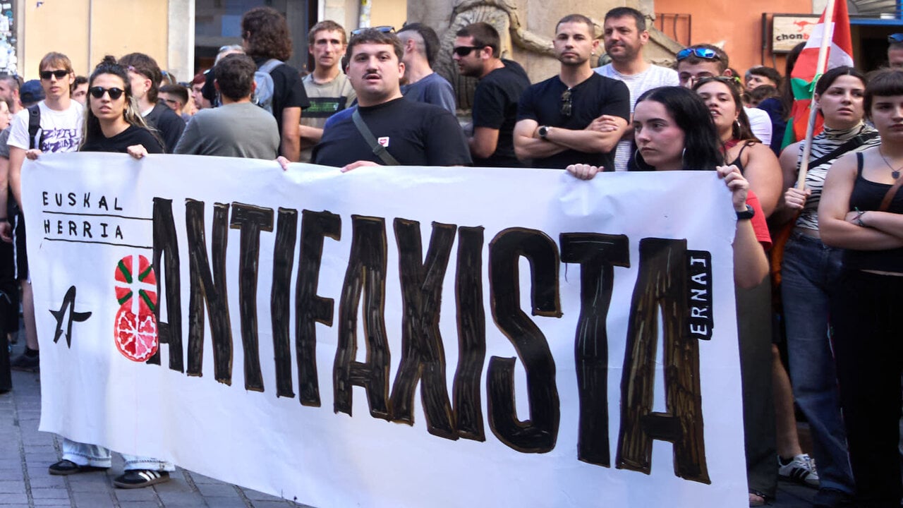 Concentraci&oacute;n antifascista de protesta por las detenciones tras los incidentes del pasado oto&ntilde;o en Iturrama tras la visita del agitador Vito Quiles a Pamplona. NAVARRA.COM