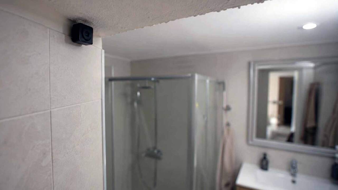 Grababa en el baño a sus 4 compañeras de piso en Tudela: consiguió vídeos y fotos que luego envío a otras personas