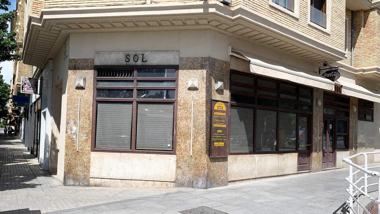 El sorprendente y repentino cierre de un bar histórico en una de las esquinas más conocidas de Pamplona