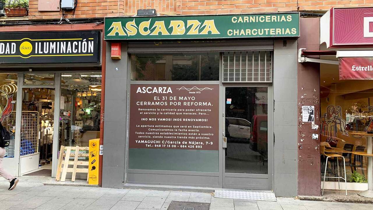 La histórica carnicería de Pamplona que cierra uno de sus cinco locales con un aviso a los clientes