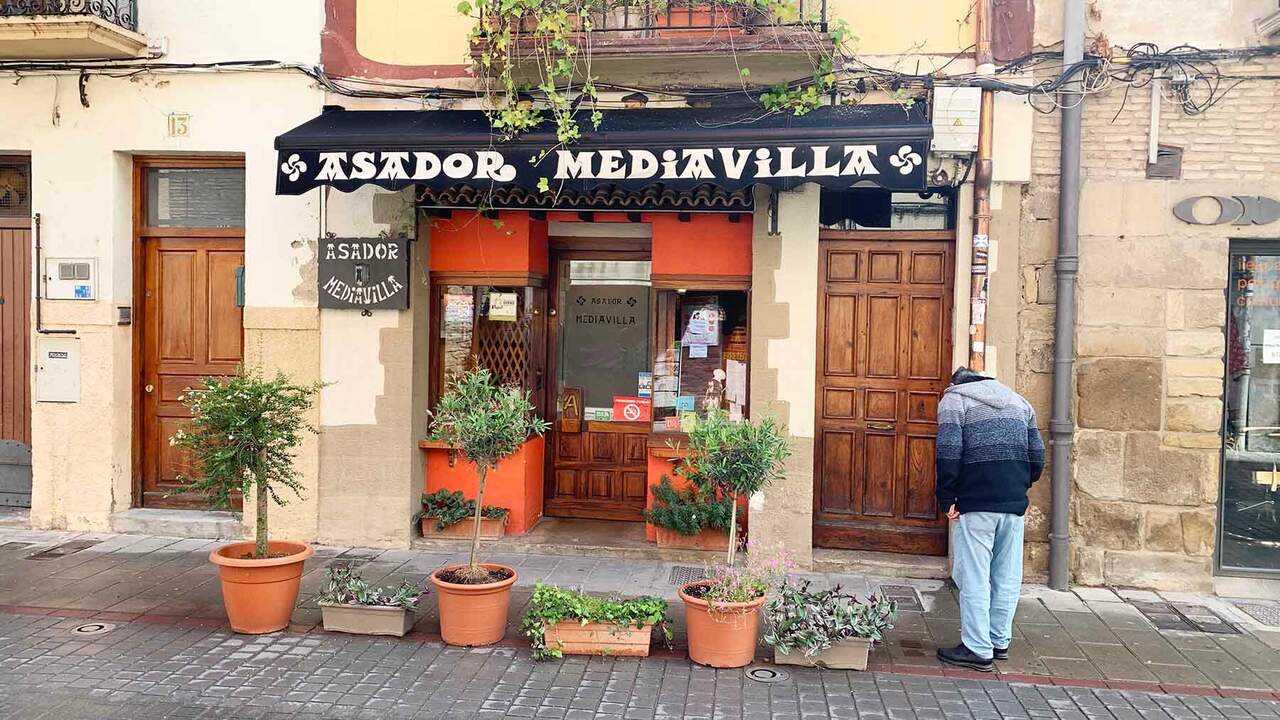 El asador Mediavilla está en la calle Alfonso el Batallador 15 de Sangüesa. Navarra.com