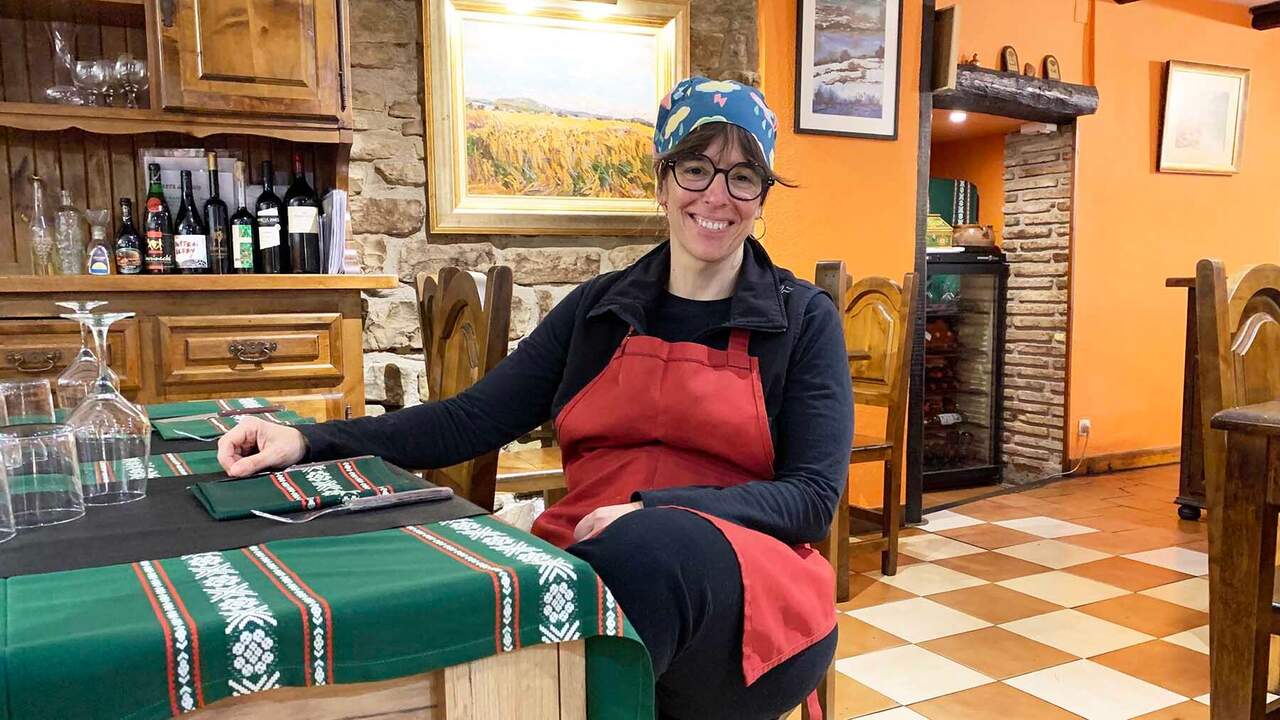 Amagoya, la cocinera que triunfa con su brasa en un pueblo de Navarra: “El cogote me sale muy rico”