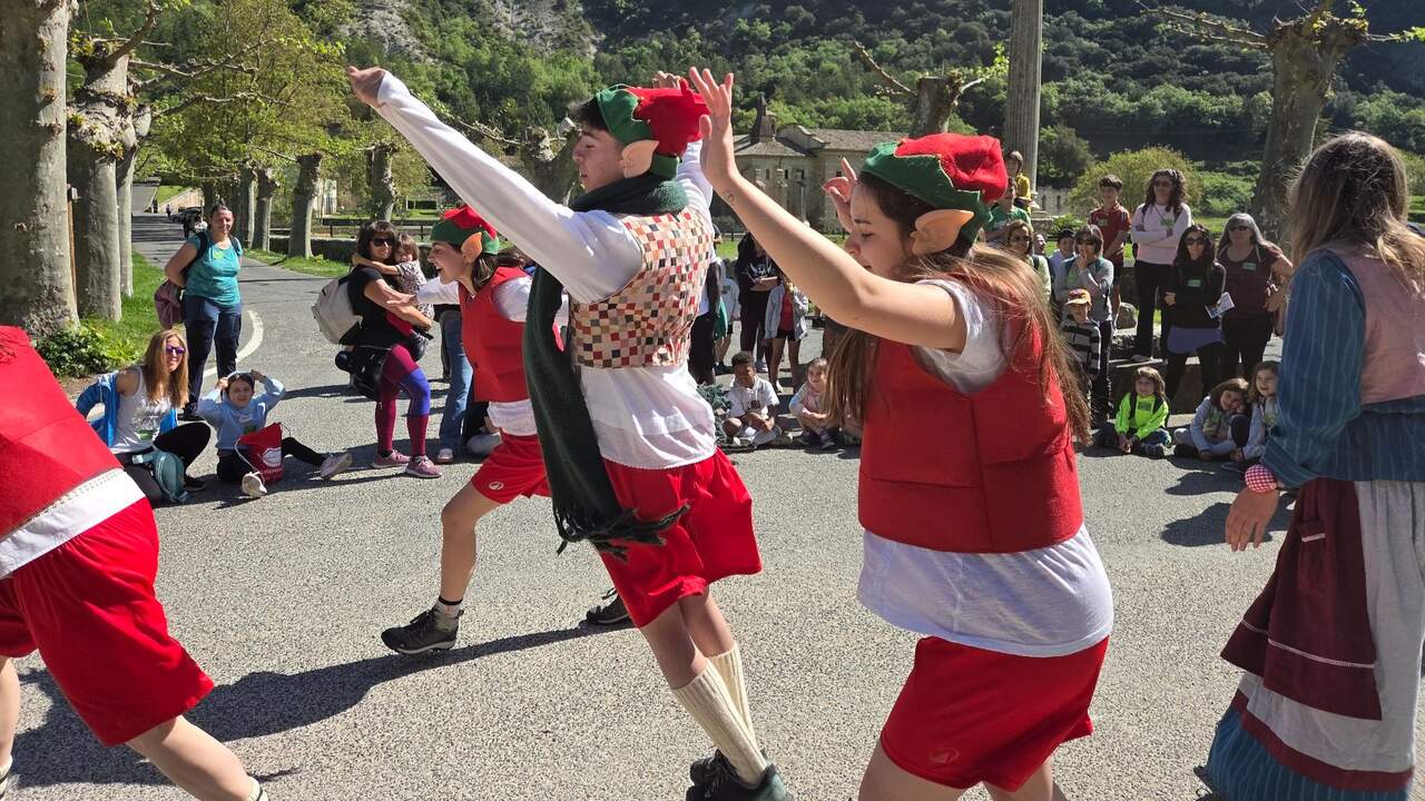 Brujas, monjes y seres mitológicos, protagonistas de un plan familiar en una de las zonas más bonitas de Navarra