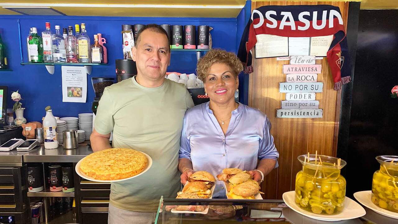 El bar de Pamplona que hornea su propio pan y conquista con su ajoarriero y platos colombianos