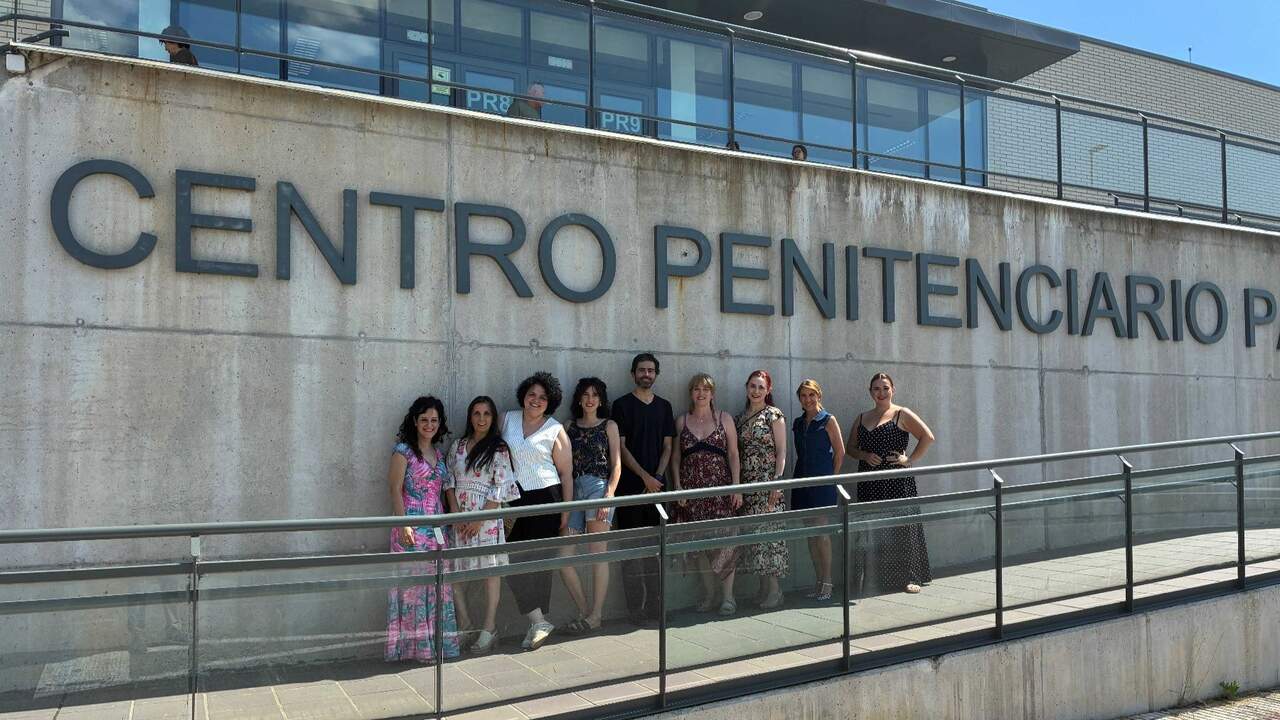 La música rompe la rutina en la cárcel de Pamplona con ocho mujeres solistas sobre el escenario
