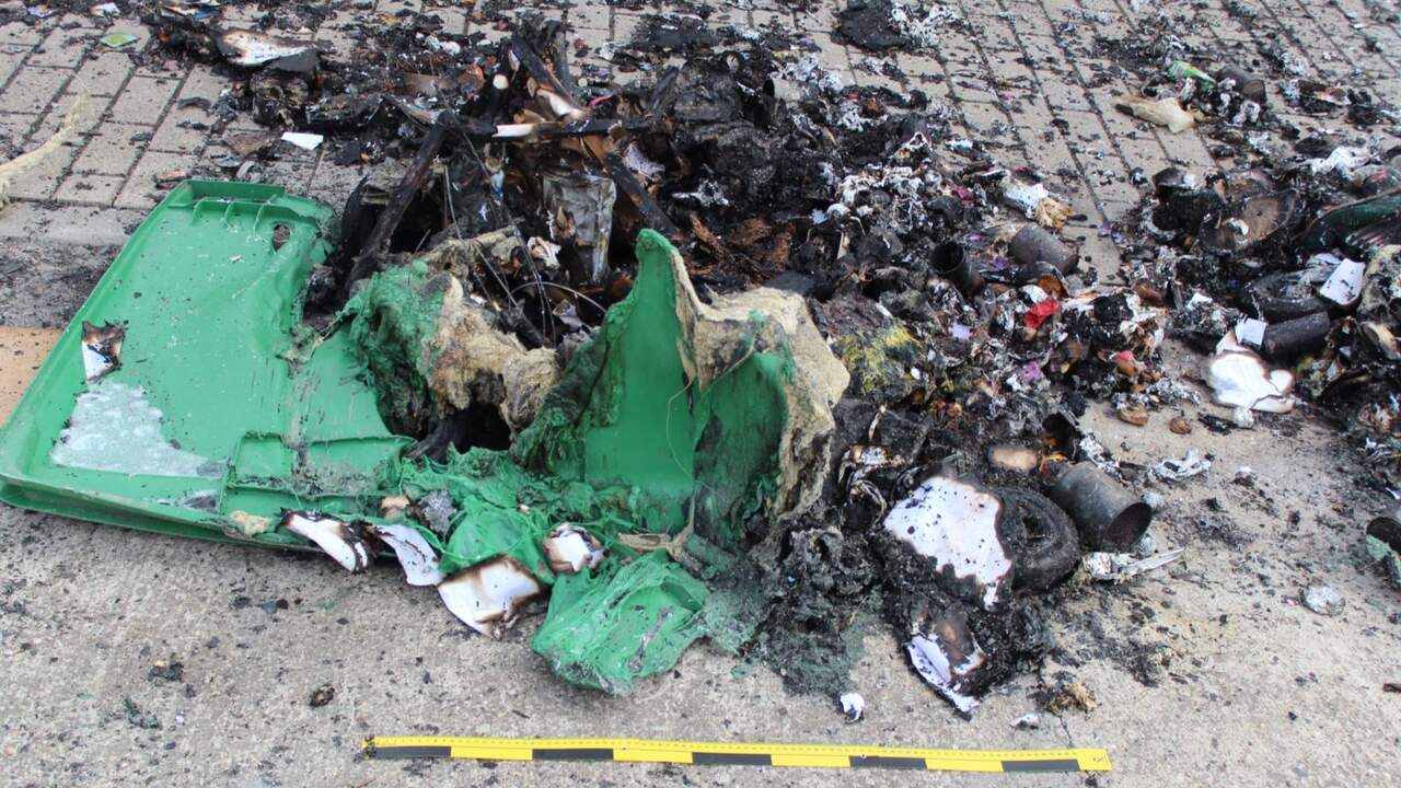 La Guardia Civil detiene a dos personas por una oleada de incendios de contenedores en un pueblo de Navarra