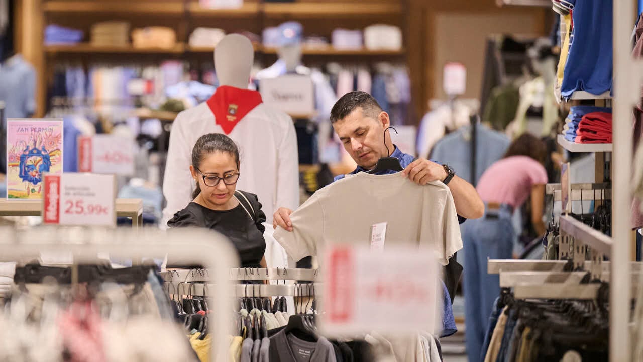 Comienzo de las rebajas de verano de El Corte Ingl&eacute;s. PABLO LASAOSA