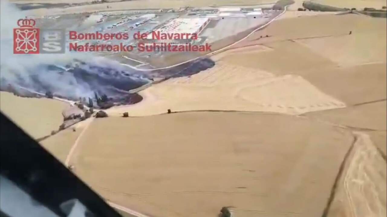 Imagen del incendio en No&aacute;in. BOMBEROS DE NAVARRA