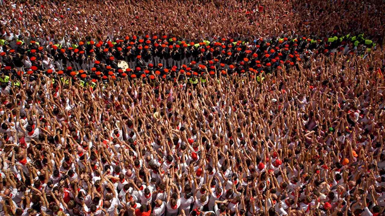 Letra de ¡Ánimo pues!, la canción con los gaiteros que toda Pamplona baila tras el Chupinazo para empezar San Fermín