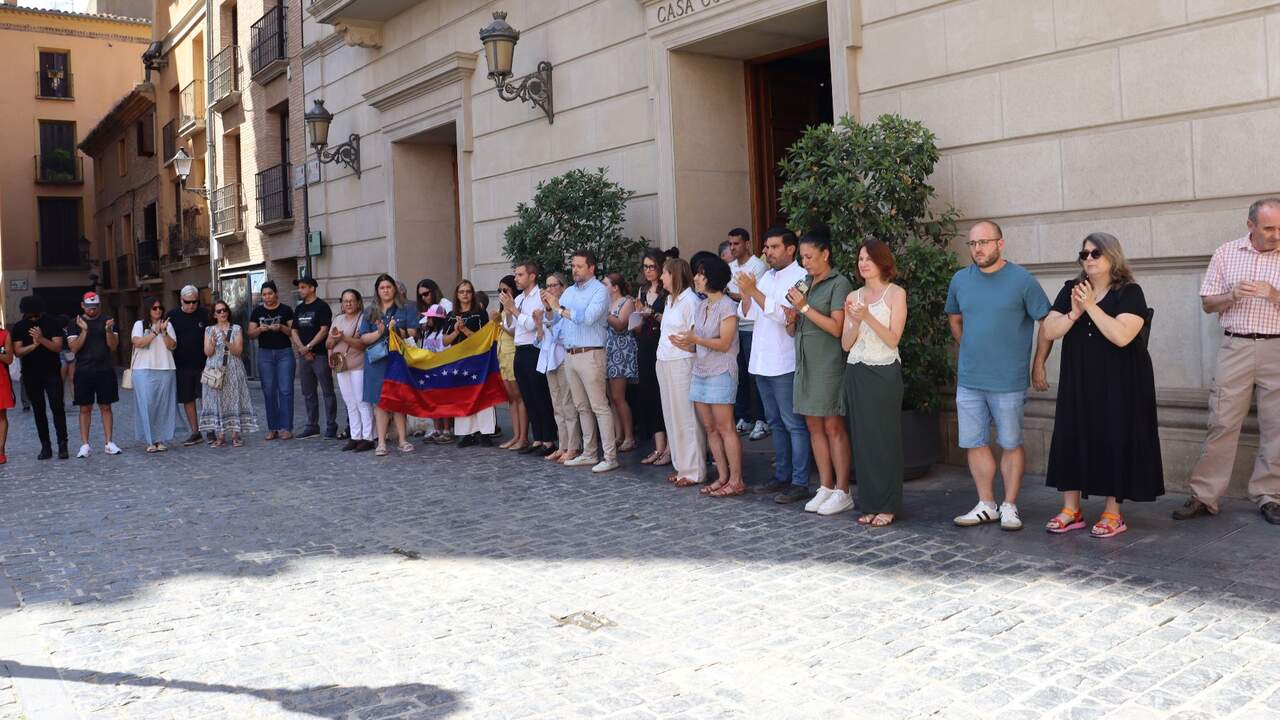 Tudela se detiene por Venezuela: el emotivo minuto de silencio celebrado junto a la comunidad venezolana