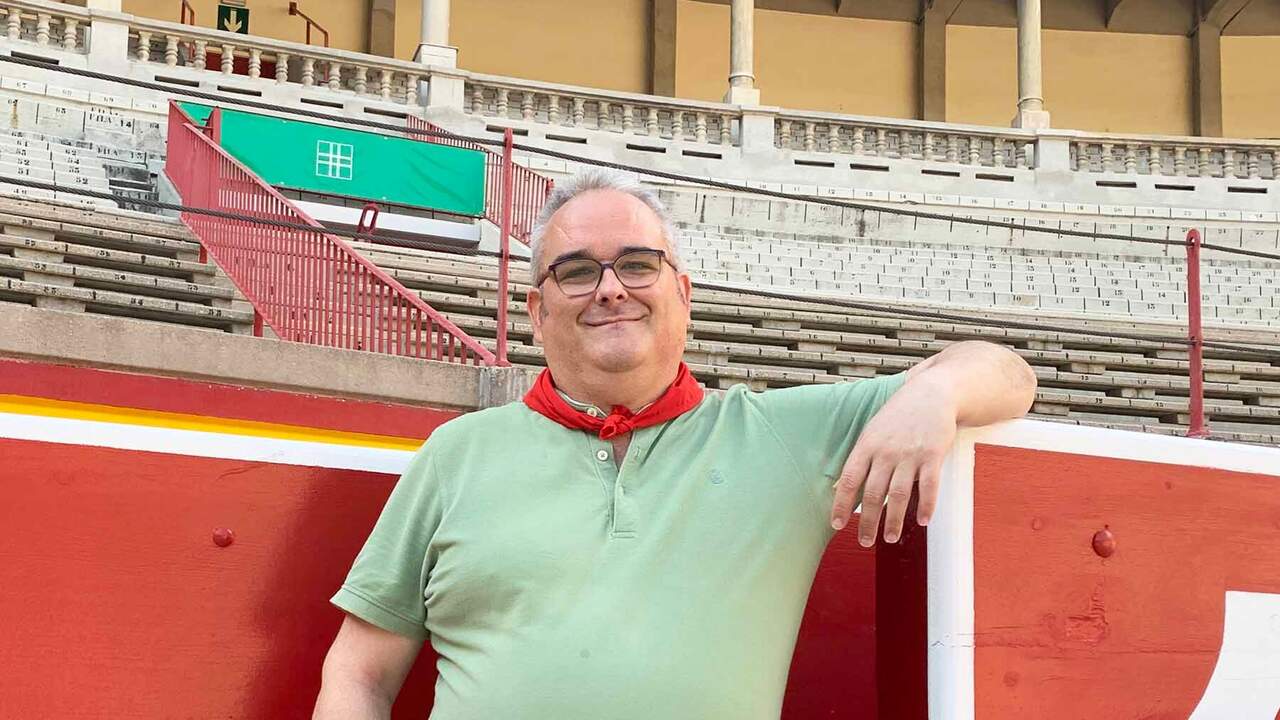 Asier, la voz de la plaza de toros en el encierro de San Fermín: “Empecé como acomodador a los 18 años”