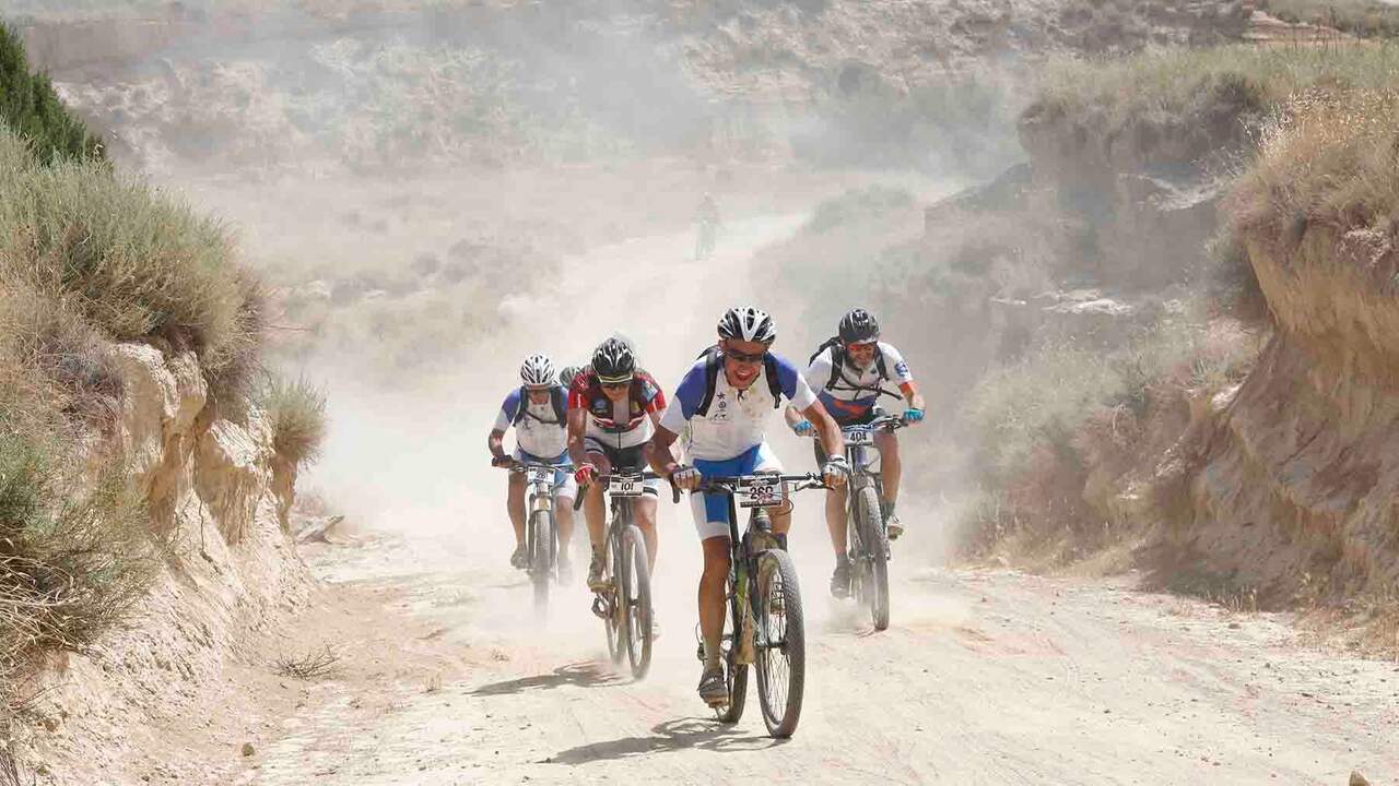 El desierto de las Bardenas vuelve a llenarse de bicicletas: casi 800 ciclistas en la Extreme Bardenas en Arguedas