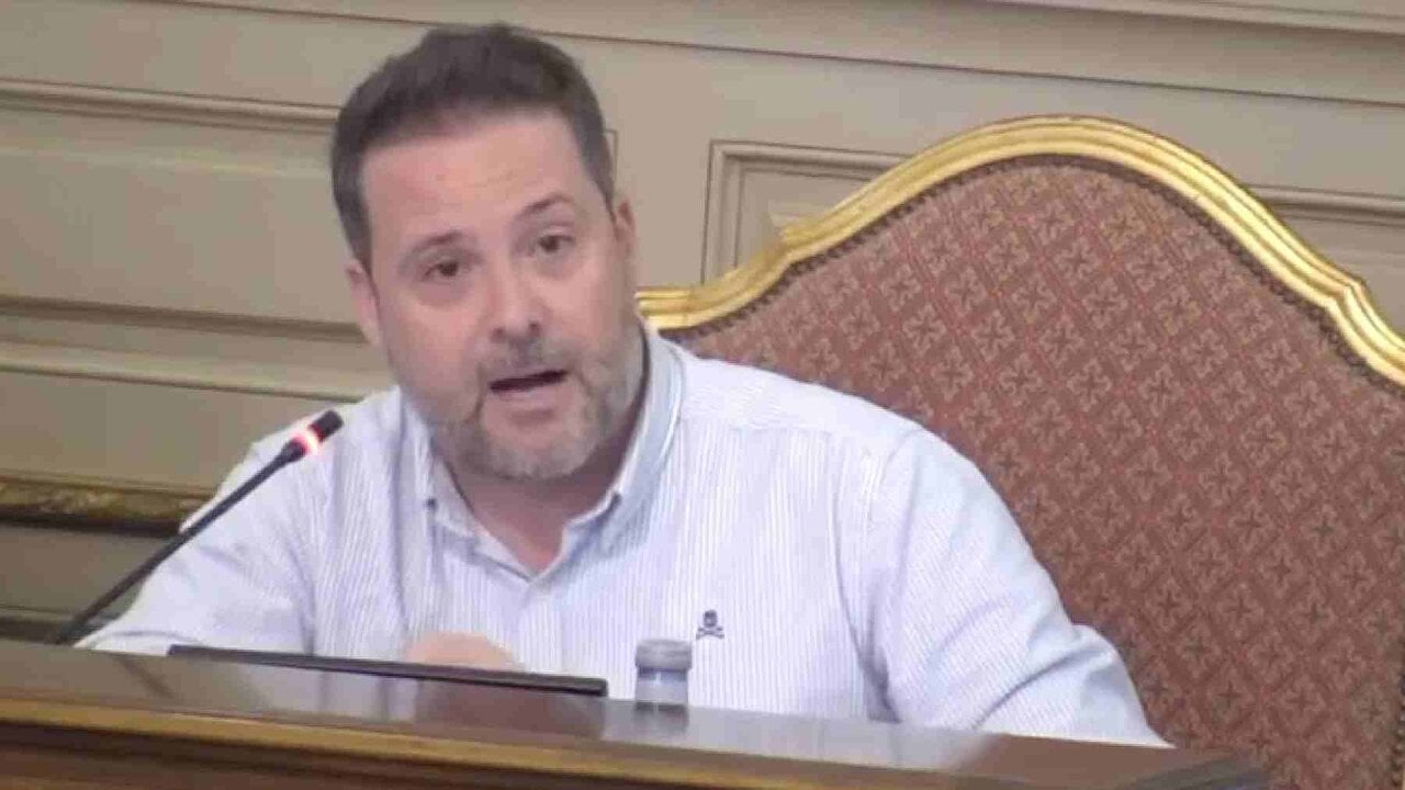 Alejandro Toquero en el pleno del Ayuntamiento de Tudela.
