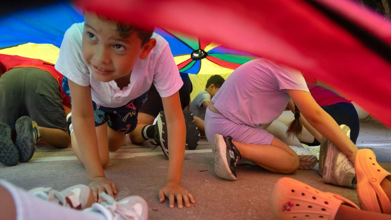 Más de 30.000 niños vulnerables disfrutan este verano de campamentos gracias a CaixaProinfancia