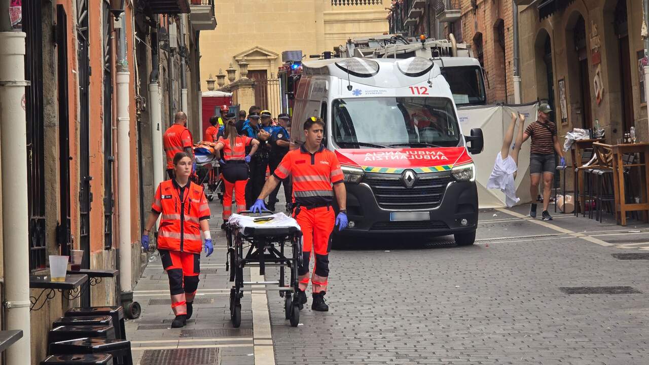Atropello en Navarrería: una de las dos heridas graves en el accidente mortal pasa a planta