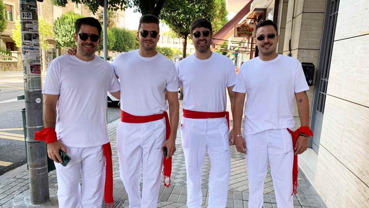 La cuadrilla de amigos que recorre 2.000 kilómetros hasta Pamplona para ver los Sanfermines por primera vez