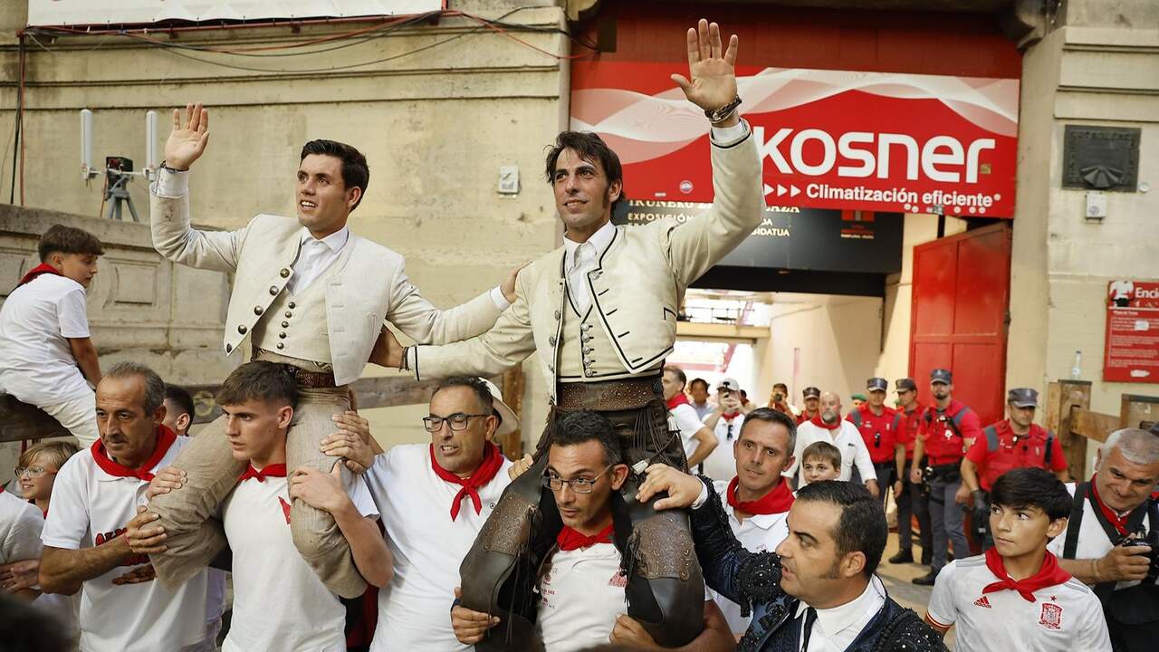Cinco orejas y mucho calor: la corrida de rejones lanza la Feria del Toro de San Fermín con triunfo navarro