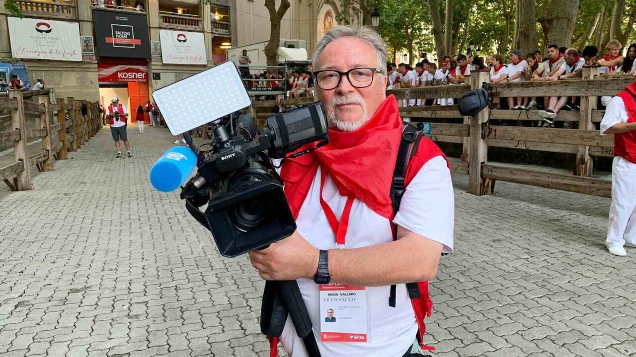 Lleva 37 años con la cámara en RTVE y cumple su sueño antes de jubilarse: 
