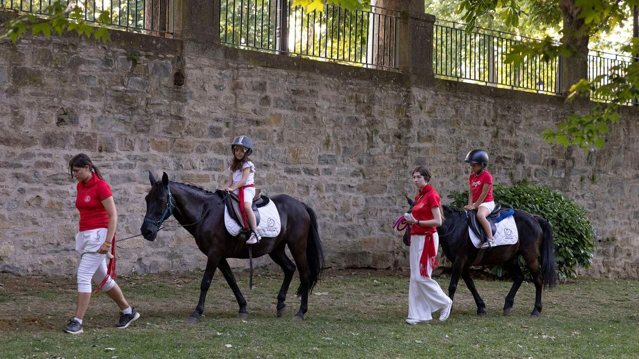 El gran parque deportivo de San Fermín donde los niños prueban gratis más de 20 deportes en Pamplona