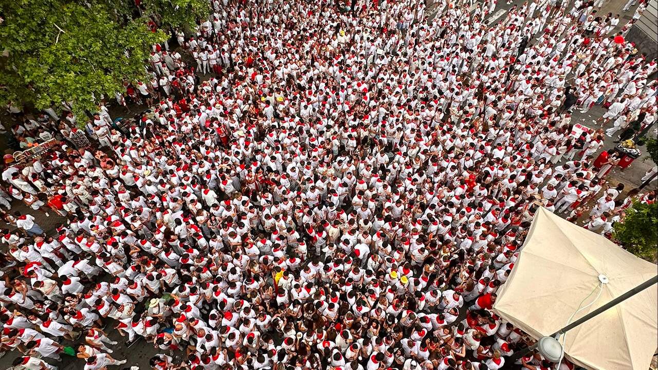 VÍDEO | Pamplona se vuelca con España en San Fermín: miles de aficionados llenan la calle para apoyar a la selección
