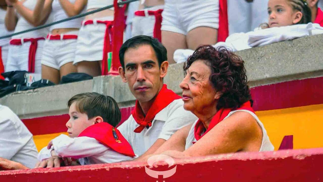 Mary regresa a San Fermín junto a su hijo, el torero Jiménez Fortes, 50 años después de debutar como novillera en Pamplona