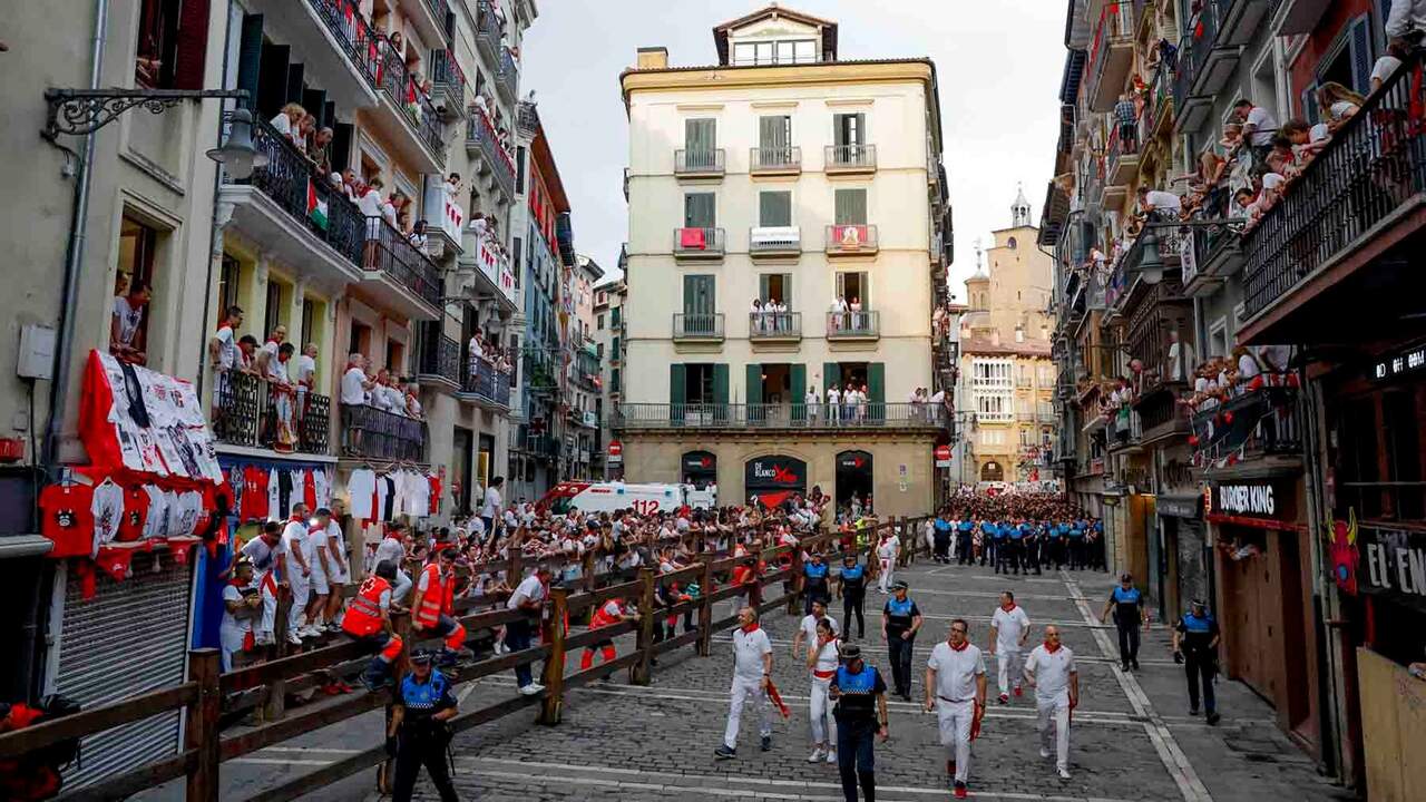 DIRECTO| Sigue el encierro de San Fermín con toros de Miura desde Pamplona: penúltima carrera de las fiestas