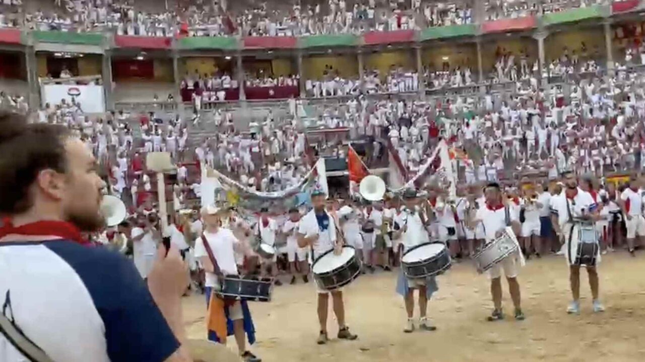 Salida de las pe&ntilde;as en San Ferm&iacute;n 2026. NAVARRA.COM