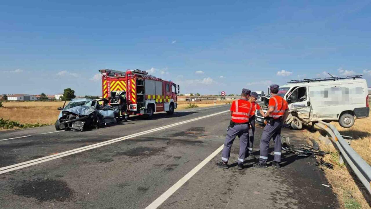 Un herido muy grave y otros dos hospitalizados en un terrible accidente ocurrido en la N-113 en Cintruénigo