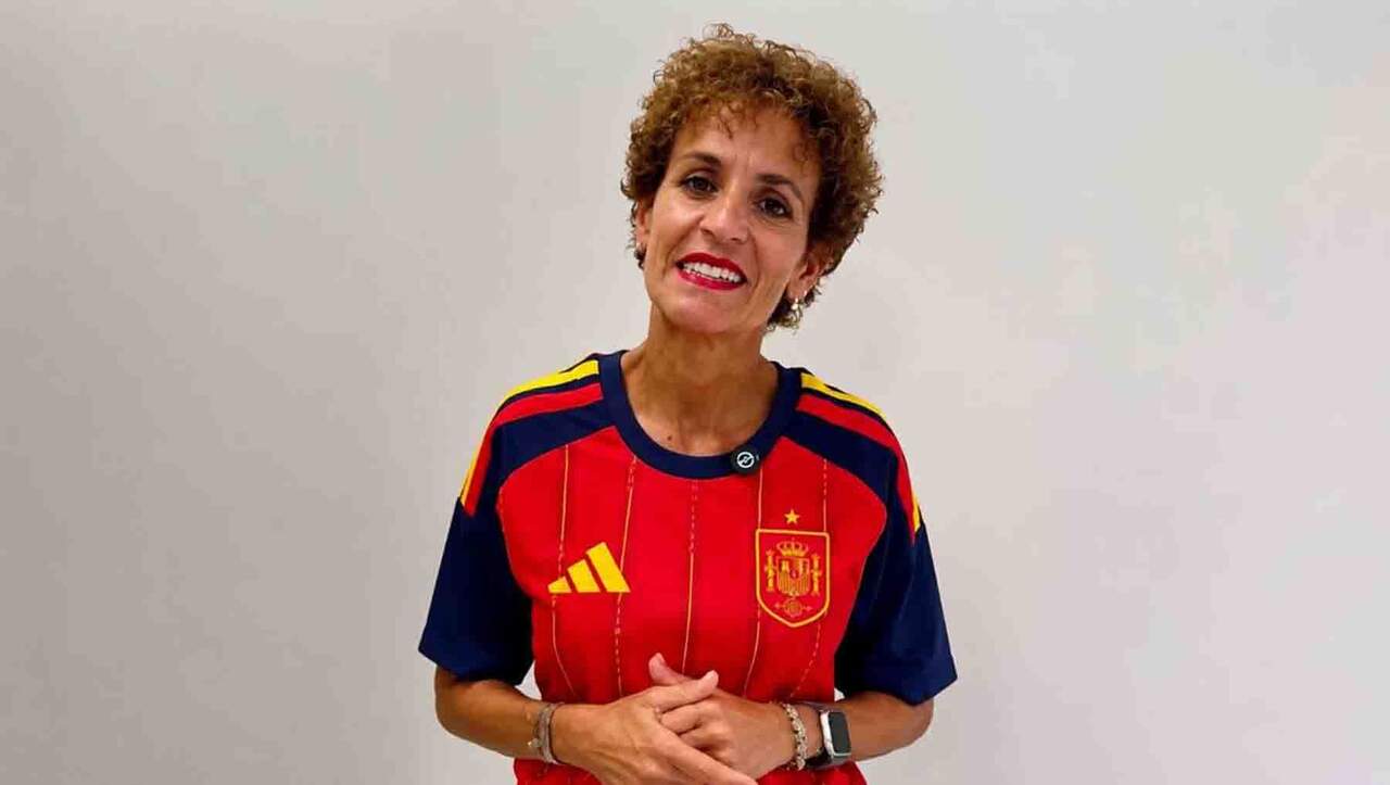 Chivite reaparece sin la peluca para subirse al carro y animar a España a unas horas de la final del Mundial