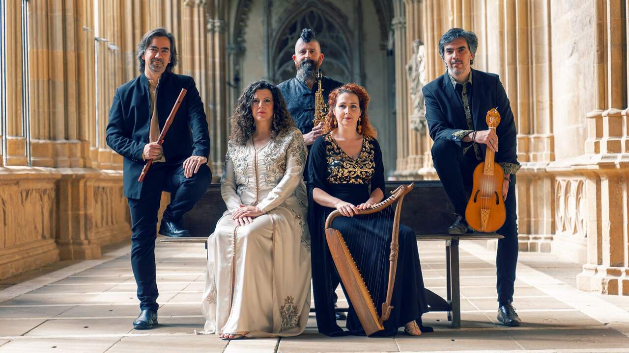 El plan cultural más completo está un pueblo navarro de 49 habitantes: música, vino y una sorprendente lápida romana