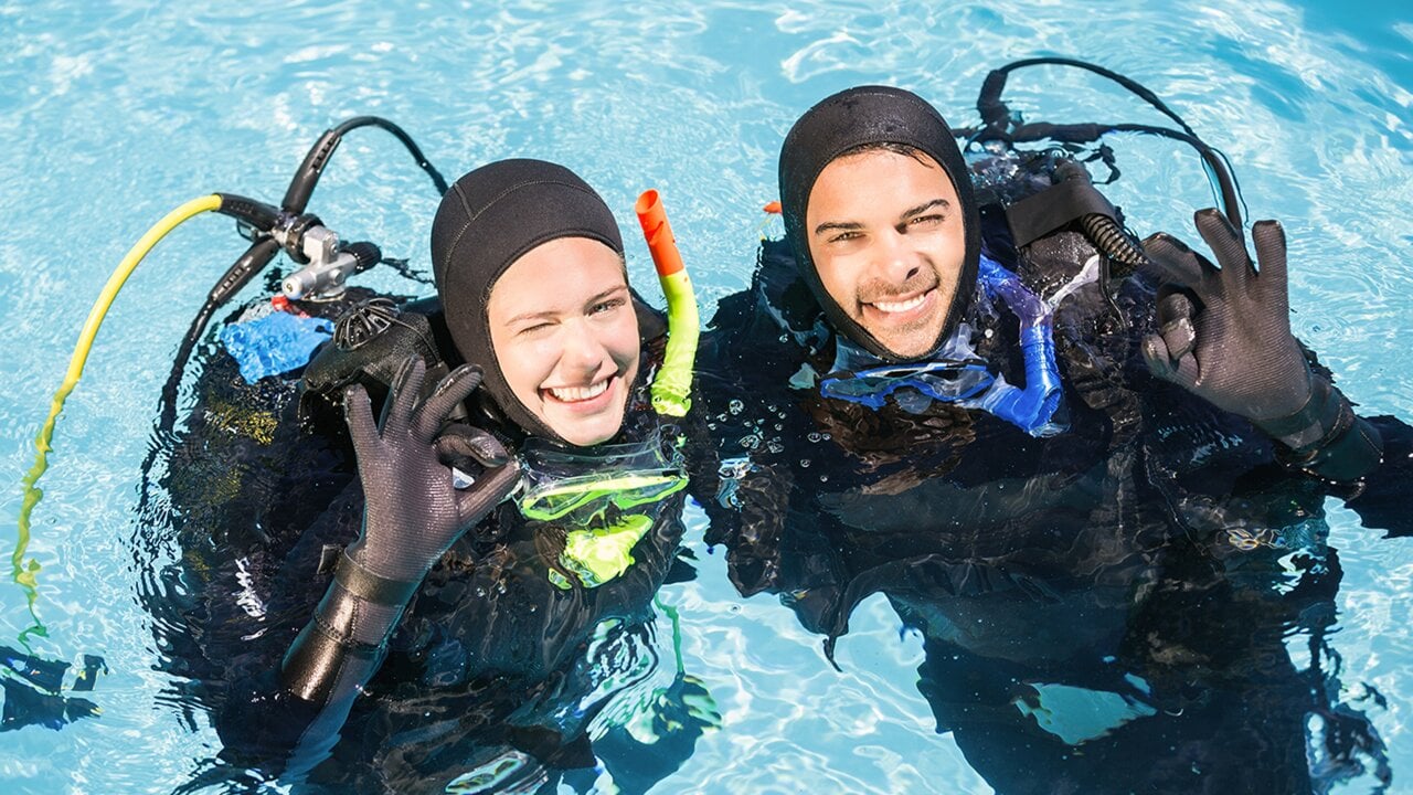 El divertido plan que recupera los 'bautismos de buceo' en Pamplona y todavía tiene plazas libres