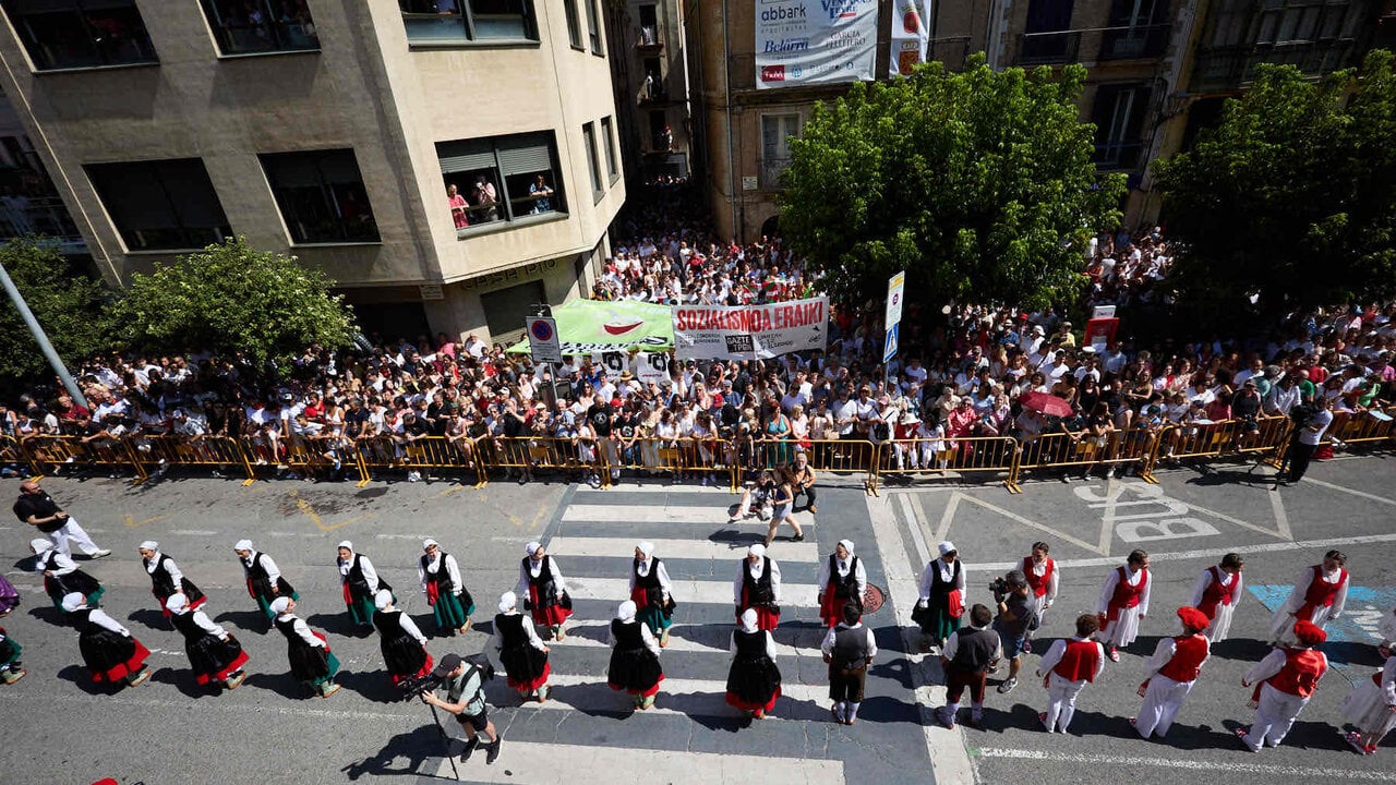 Chupinazo e inicio de las Fiestas de Estella 2026. I&Ntilde;IGO ALZUGARAY