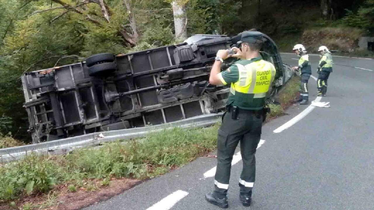 Un joven de Pamplona de 27 años, trasladado grave al hospital tras salirse de la carretera con un furgón en Baztán