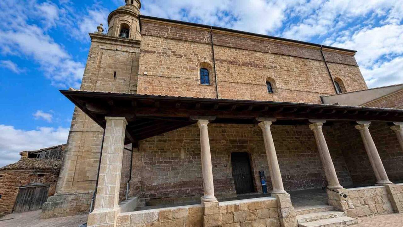 Diez meses de obras transforman el acceso a una histórica iglesia del siglo XVI en un pueblo de Navarra