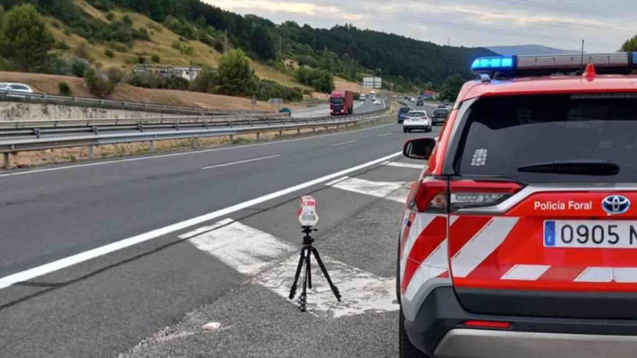 Ponen un radar móvil en dos carreteras de Navarra y la Policía Foral alucina con la velocidad en sólo 40 minutos