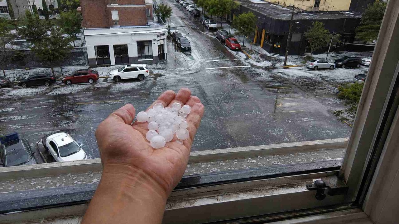Una violenta granizada descarga en la Cuenca de Pamplona y deja hasta 6 litros en apenas diez minutos