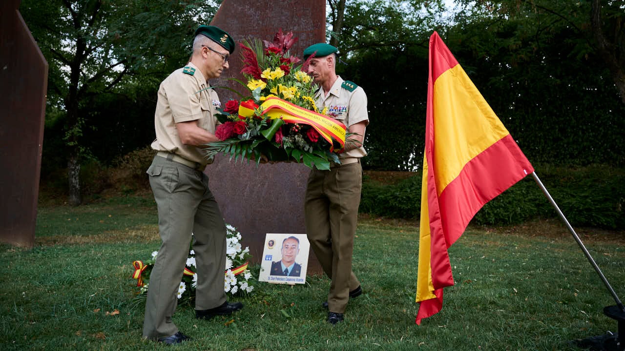 Homenaje organizado por Vecinos de Paz a Francisco Casanova, asesinado por ETA hace 26 a&ntilde;os. PABLO LASAOSA