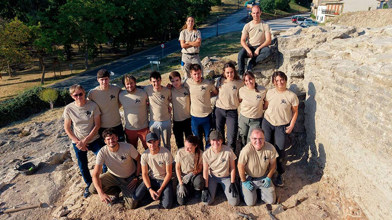 El Castillo de Tiebas sorprende a los arqueólogos: hallan un enorme horno medieval y un canal de agua de 21 metros