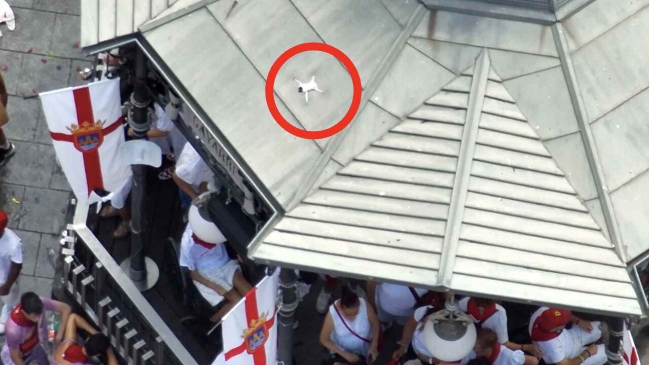 Policía Nacional avisa a los pilotos de drones ante el eclipse tras un peligroso vuelo sobre la multitud en Tudela