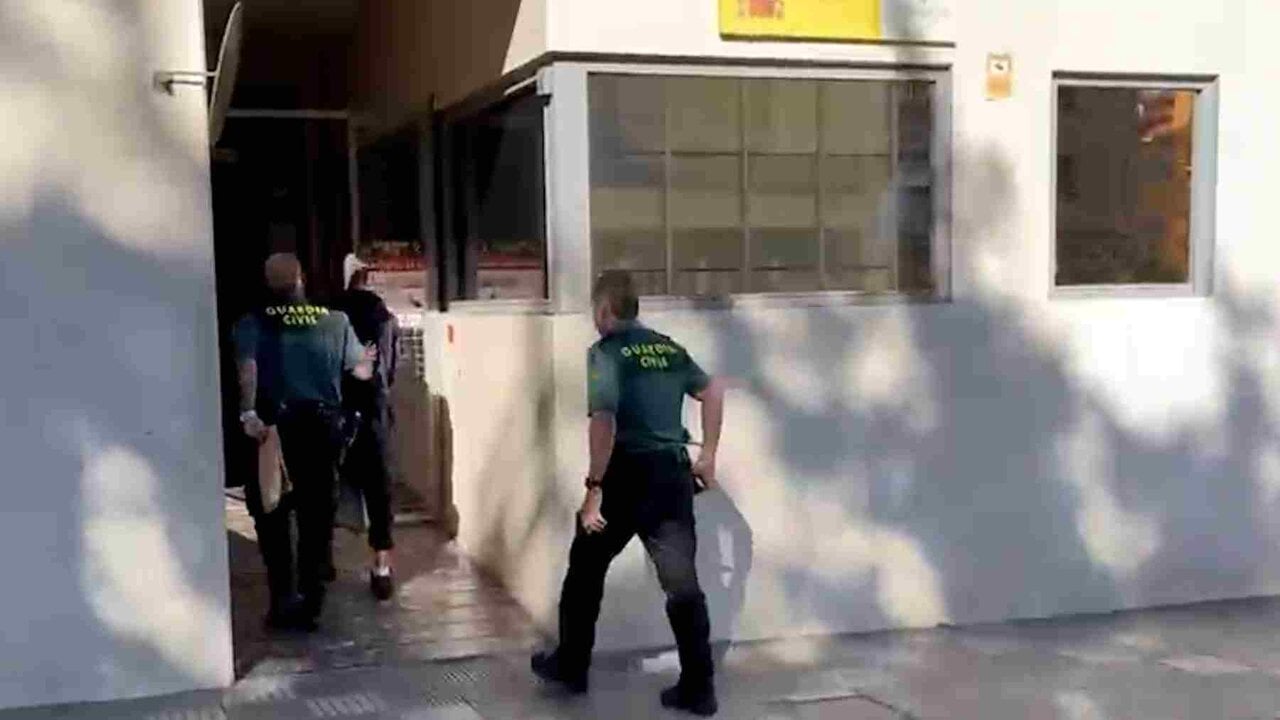 Un robo de madrugada en Navarra acaba en persecución y con un agente de la Guardia Civil herido