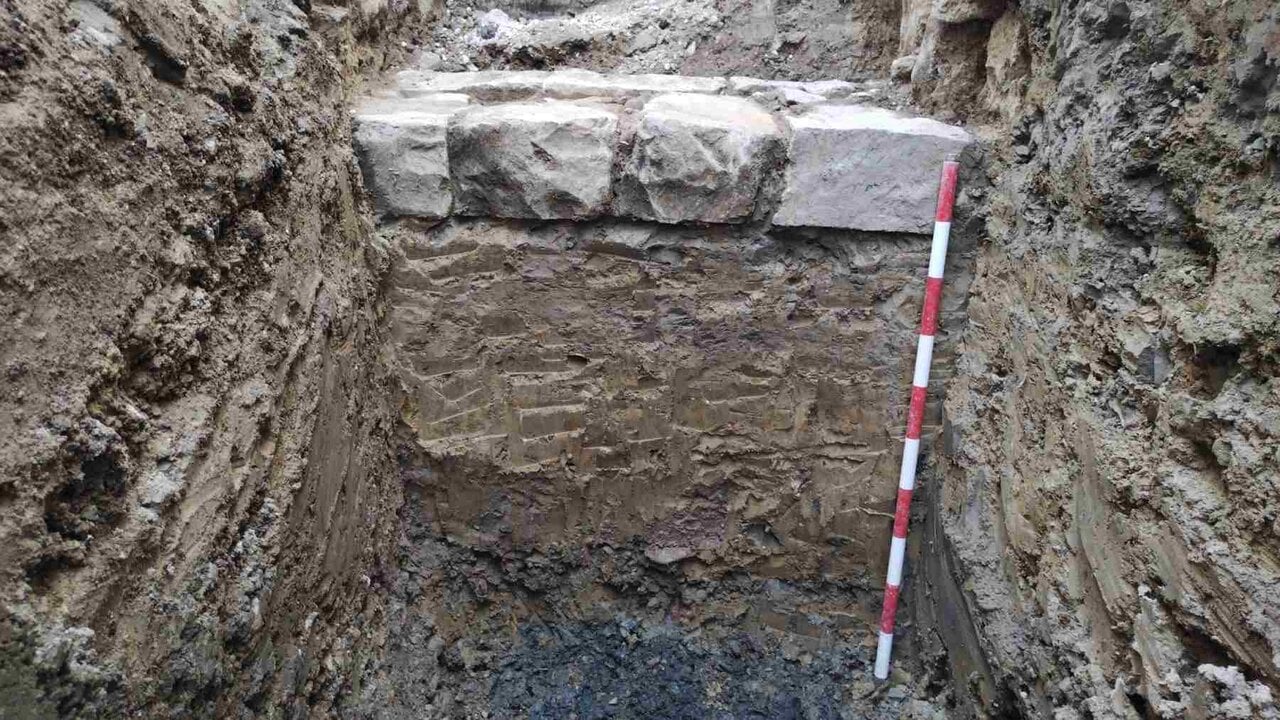 Autorizan el desmontaje de un tramo de muralla del siglo XVI en Pamplona para conectar las basuras de Sarasate